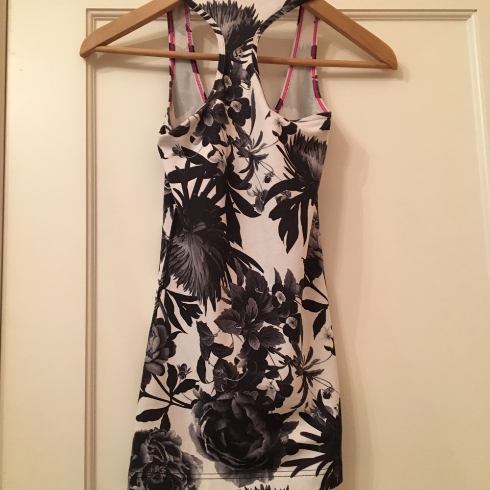 Lululemon sports tank - Picture 4 of 4